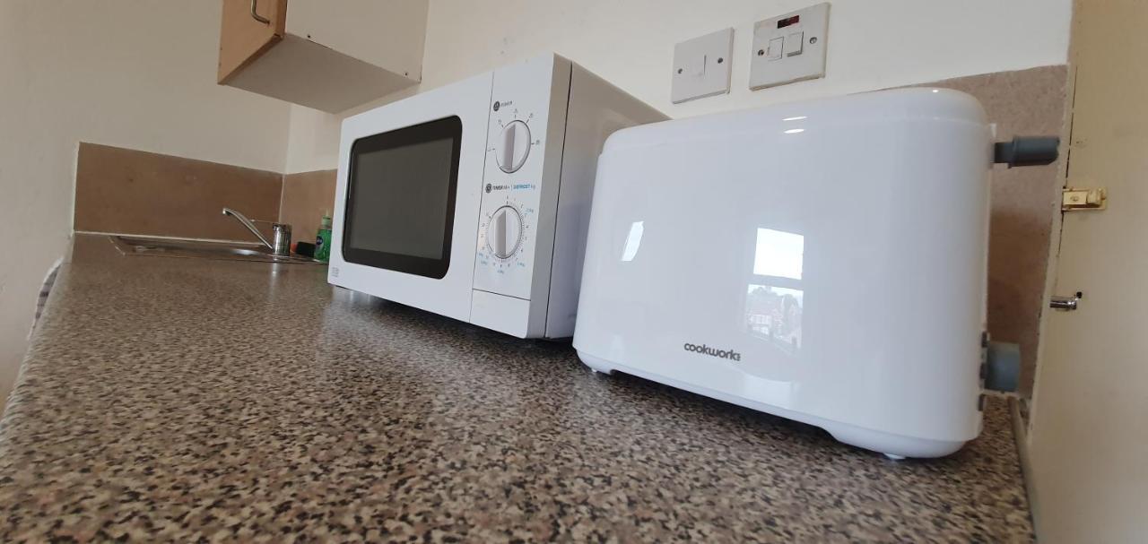 Fast Broadband, Budget Stay, Free Netflix. Cardiff Ngoại thất bức ảnh